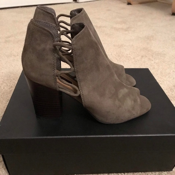 Tahari ankle booties size 6 NEW WITH BOX - Picture 5 of 7